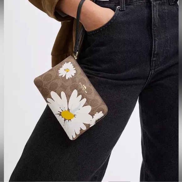 Coach Corner Zip Wristlet In Signature Canvas With Floral Print Tan Multi